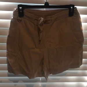 Women’s beige shorts
